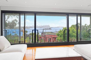 Seaside Luxury Villa with Pool & Harbor Views, Sydney